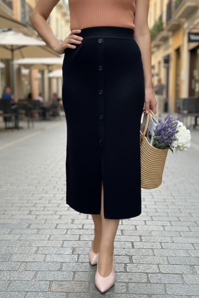 Fustă neagra tricotată cu fir de lycra si nasturi aplicati 